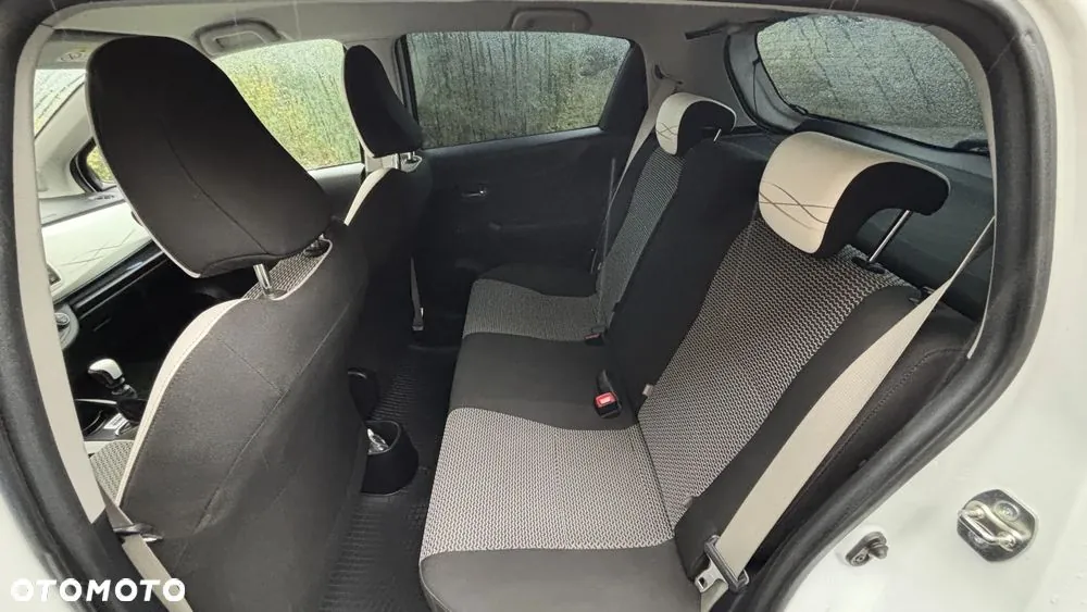 Toyota Yaris 2013 photo 2