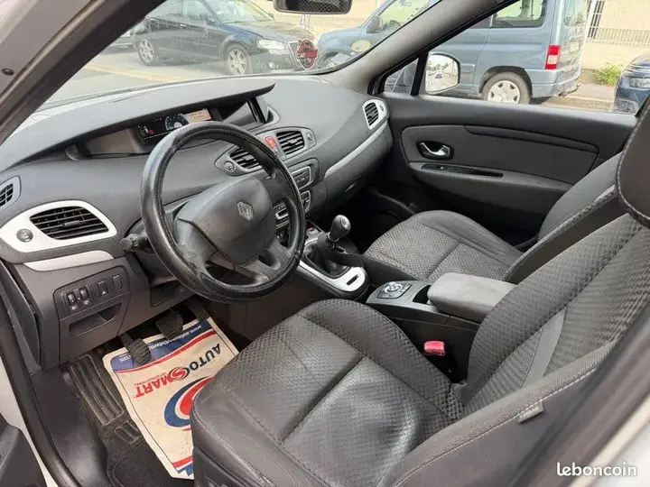 Renault Scenic 2011 photo 3