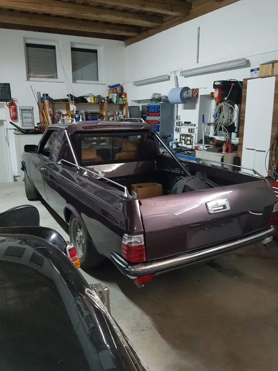 Mercedes-Benz E-Class 1981 photo 3