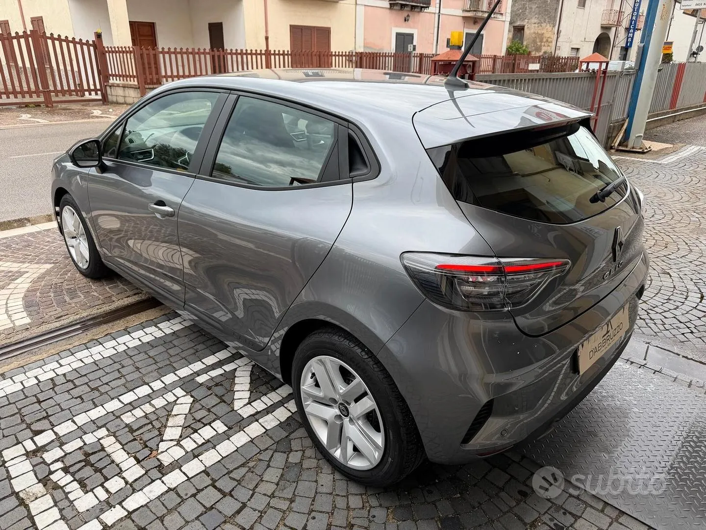 Renault Clio 2024 photo 2