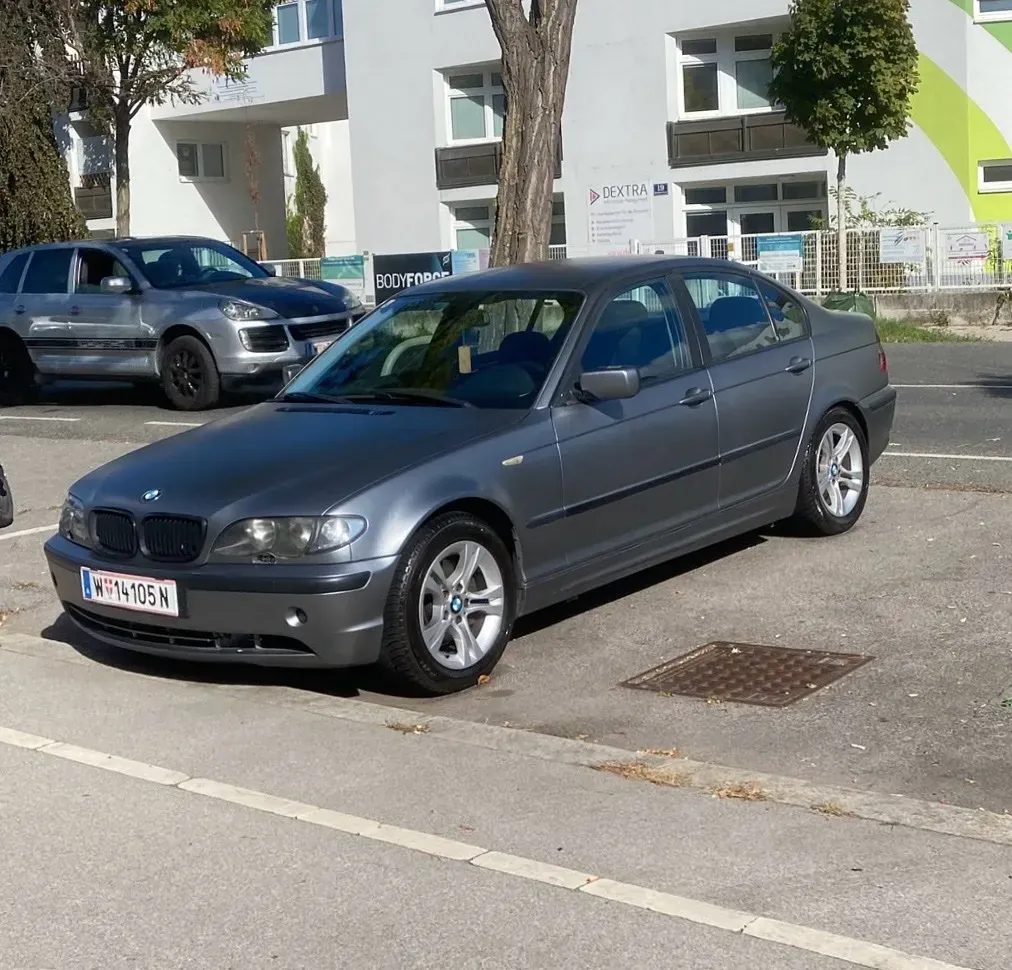 BMW 3 Series 2004 photo 2