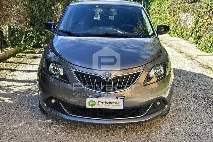 Lancia Ypsilon 2022 photo 2