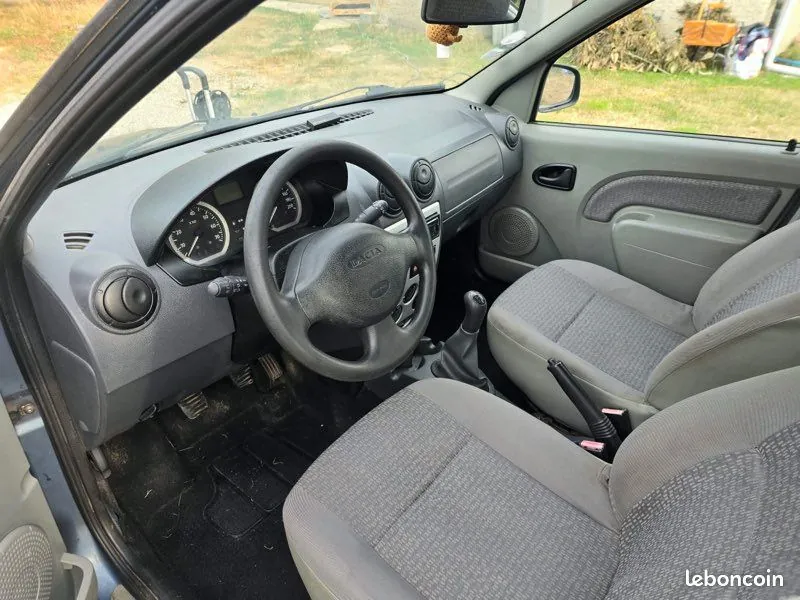 Dacia Logan 2007 photo 2