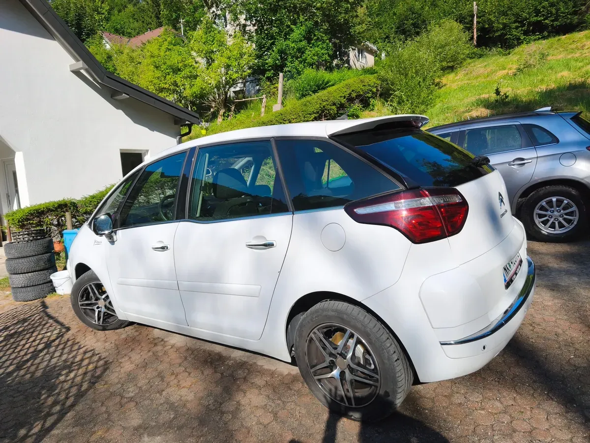 Citroen C4 Picasso 2011 photo 2