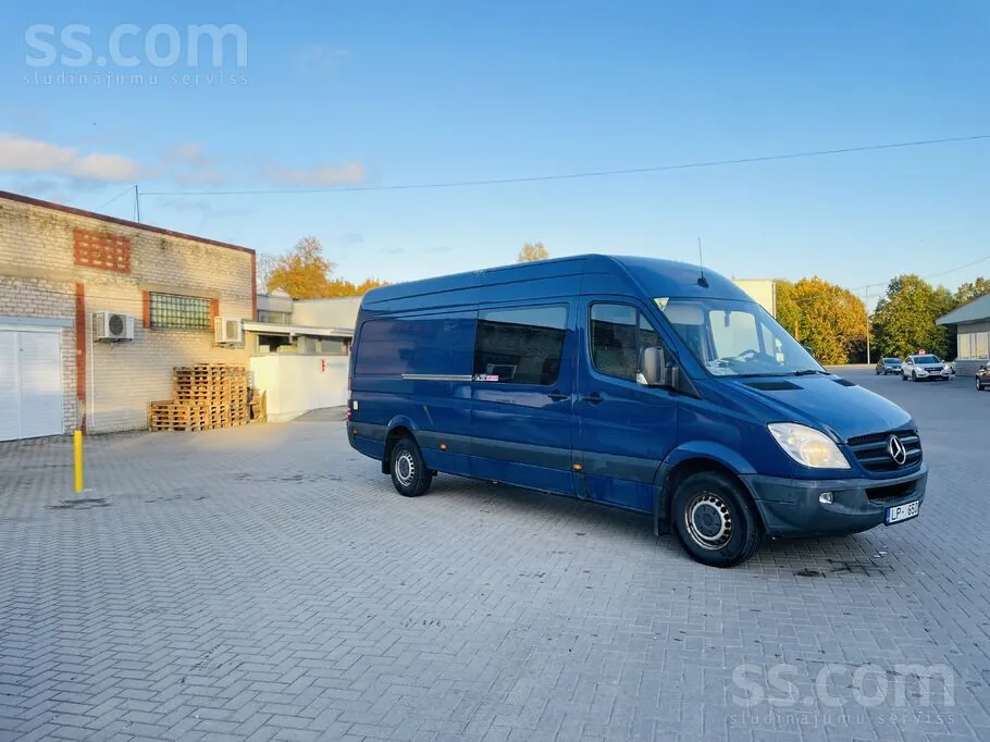 Mercedes-Benz Sprinter 2011 photo 2