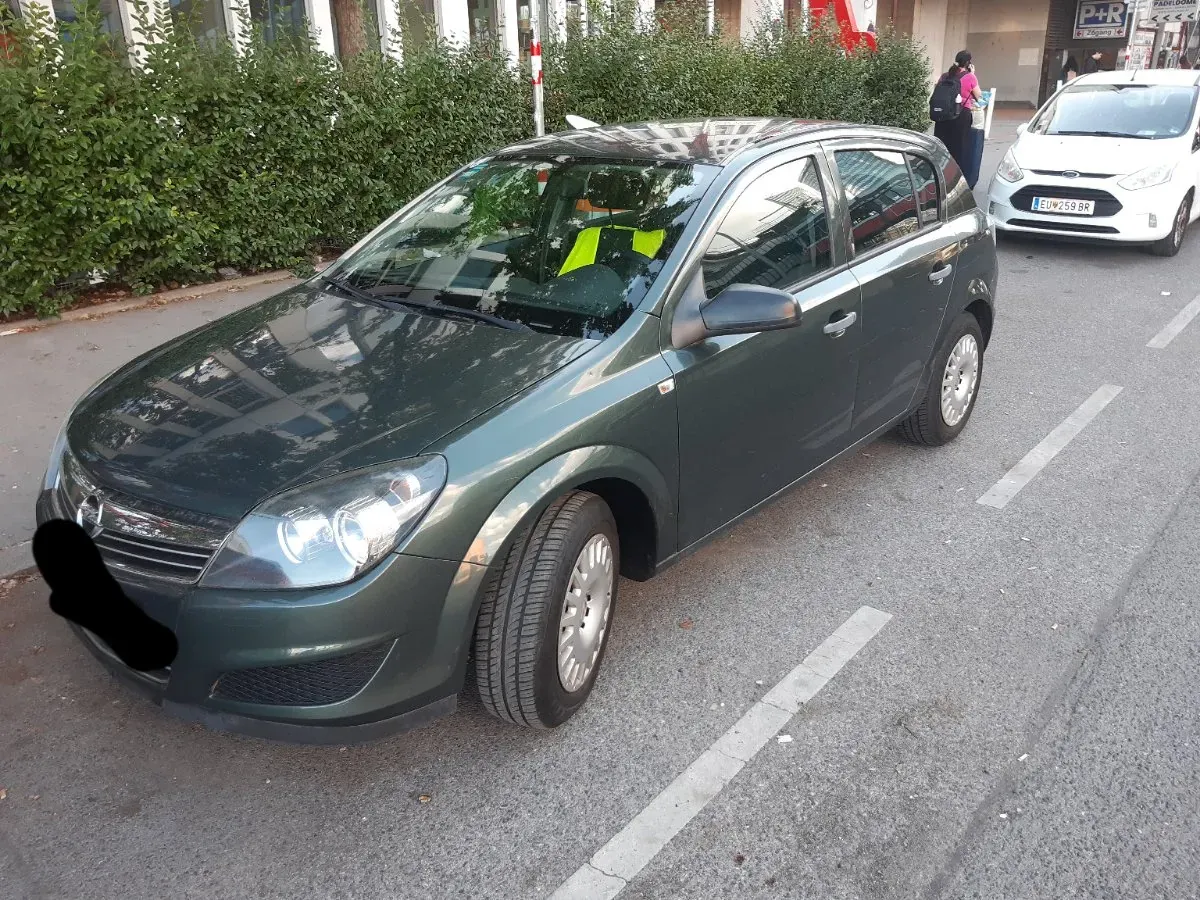 Opel Astra 2009 photo 2