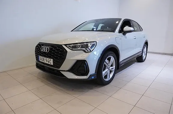 Audi Q3 2021 photo 2