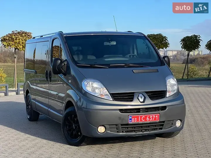 Renault Trafic 2014 photo 2