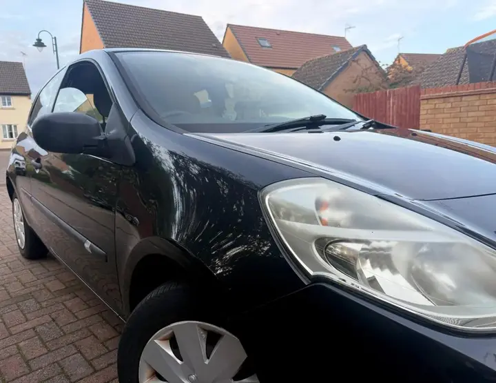 Renault Clio 2009 photo 2
