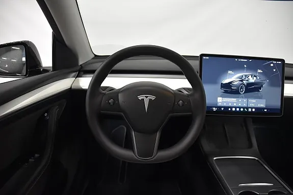 Tesla Model Y 2023 photo 2