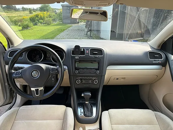 Volkswagen Golf 2010 photo 4