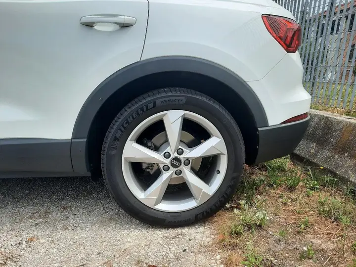 Audi Q3 2019 photo 2