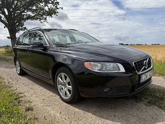 Volvo V70 2012 photo 2
