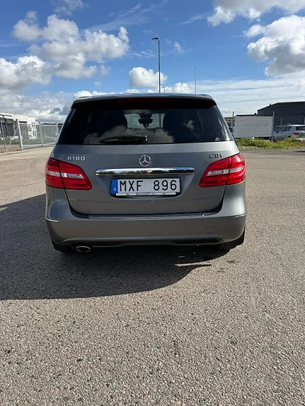 Mercedes-Benz B180 2012 photo 3