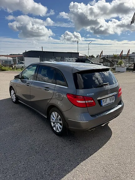 Mercedes-Benz B180 2012 photo 4