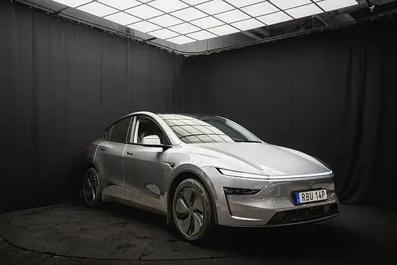 Tesla Model Y 2025 photo 4