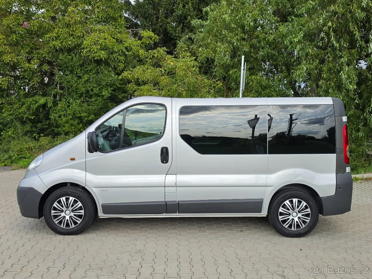 Opel Vivaro 2014 photo 2