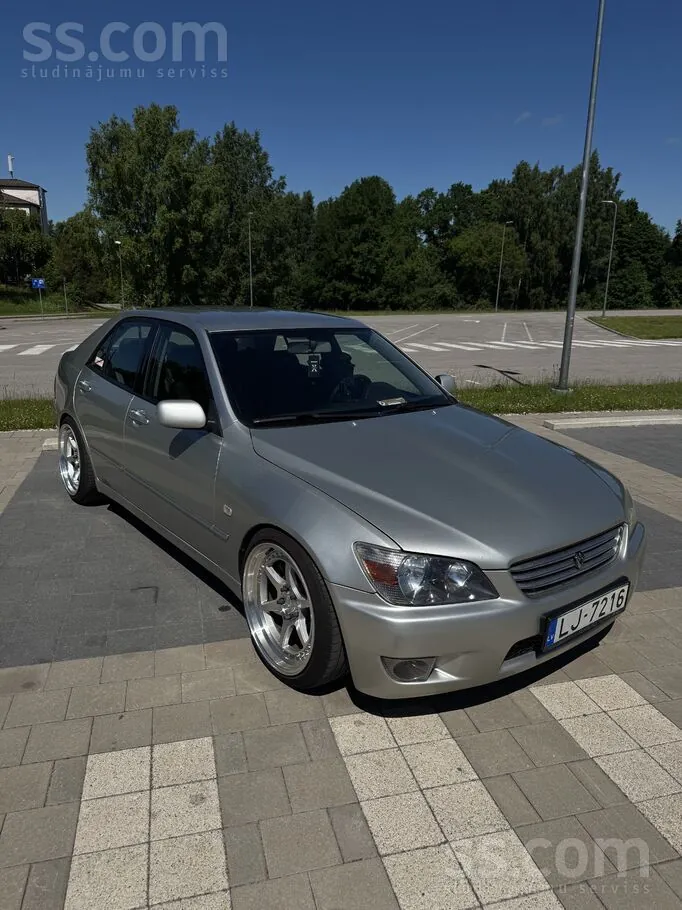 Lexus Is200 2005 photo 2