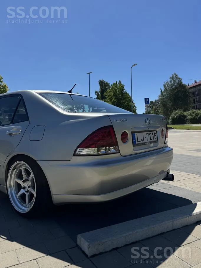 Lexus Is200 2005 photo 3