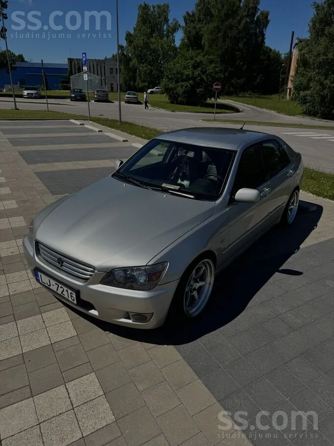 Lexus Is200