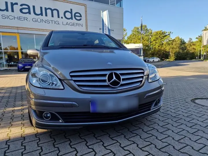 Mercedes-Benz B 200