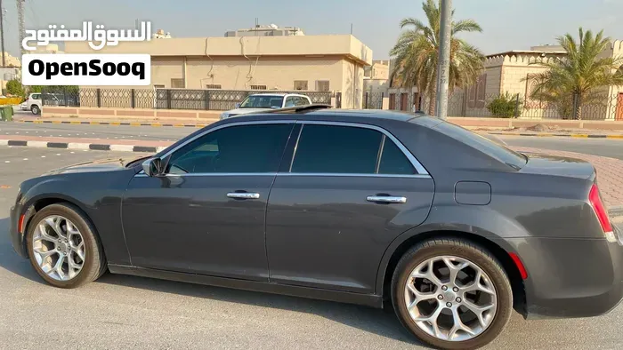 Chrysler 300 2020 photo 2