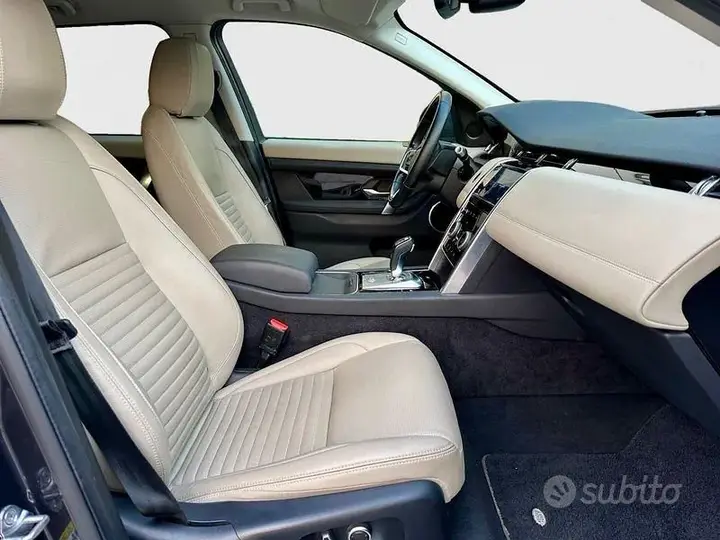 Land Rover Discovery Sport 2021 photo 3