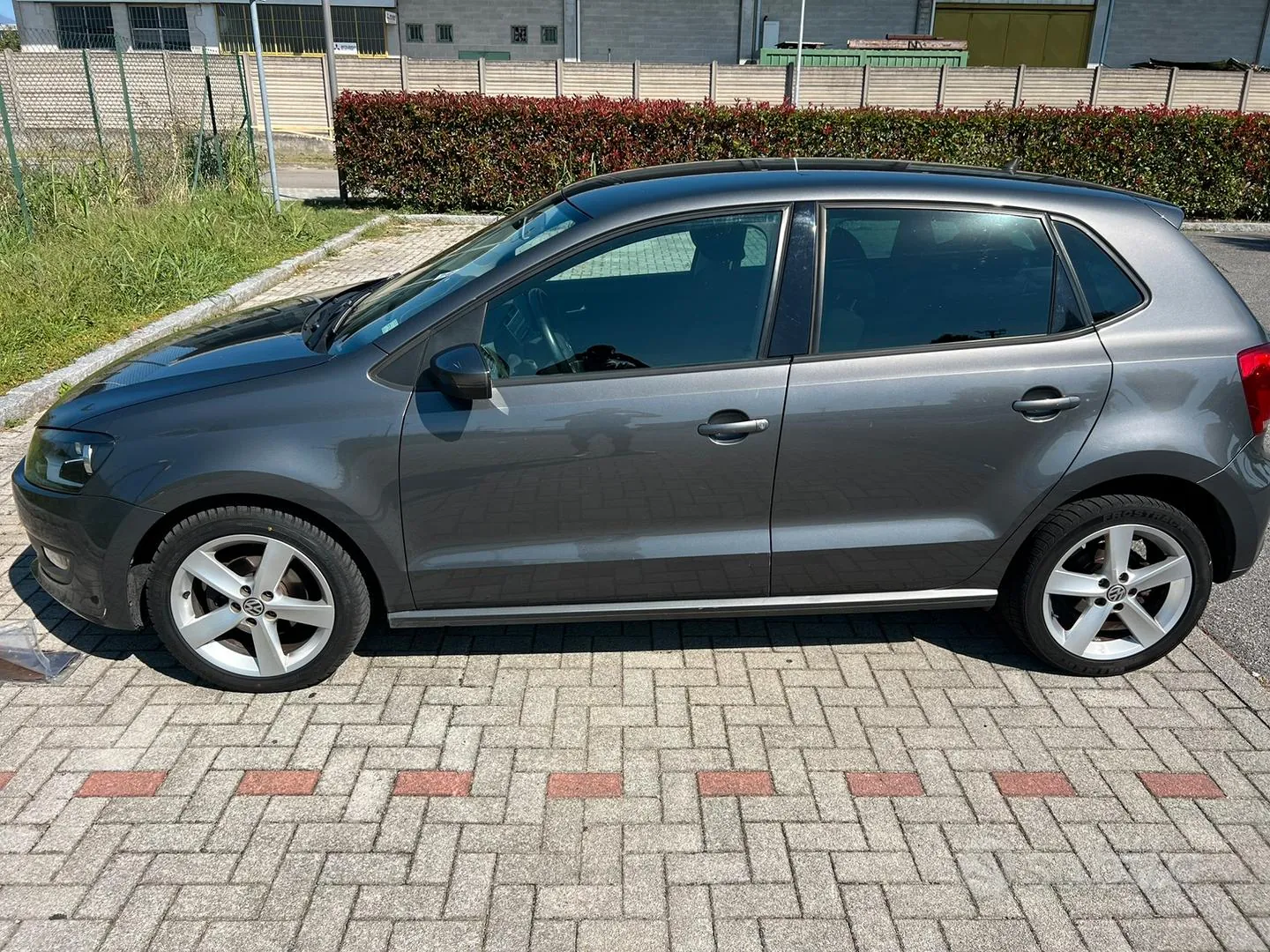 Volkswagen Polo 2012 photo 2