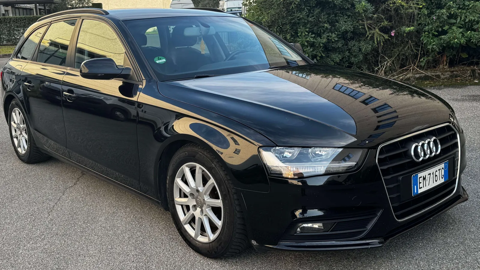 Audi A4 2012 photo 2