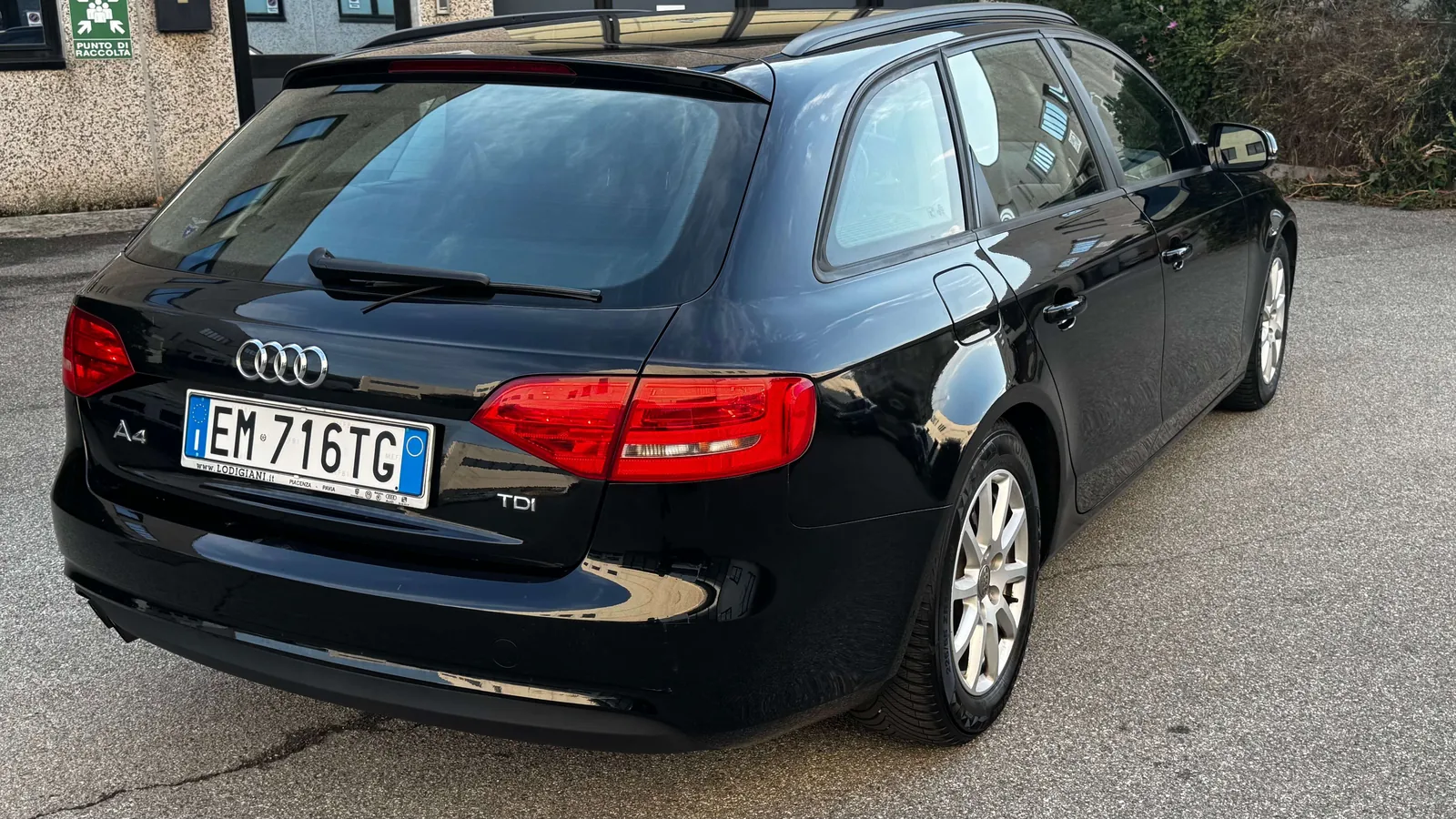 Audi A4 2012 photo 4