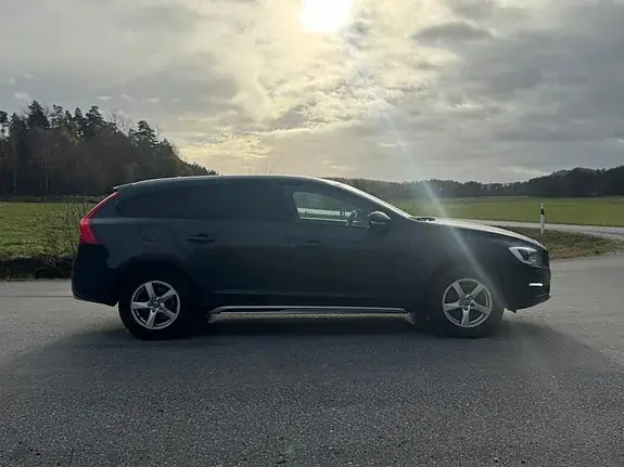 Volvo V60 Cross Country 2017 photo 2