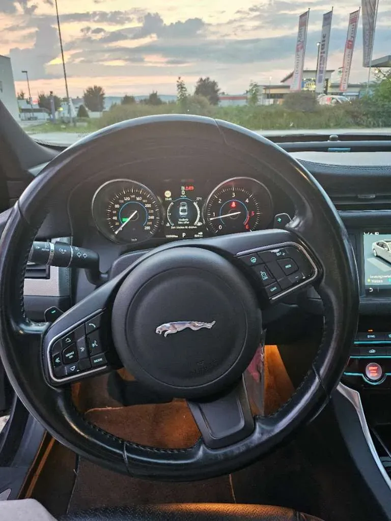 Jaguar Xf 2016 photo 3