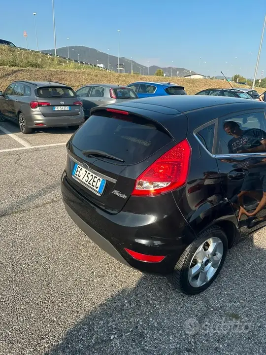 Ford Fiesta 2010 photo 4