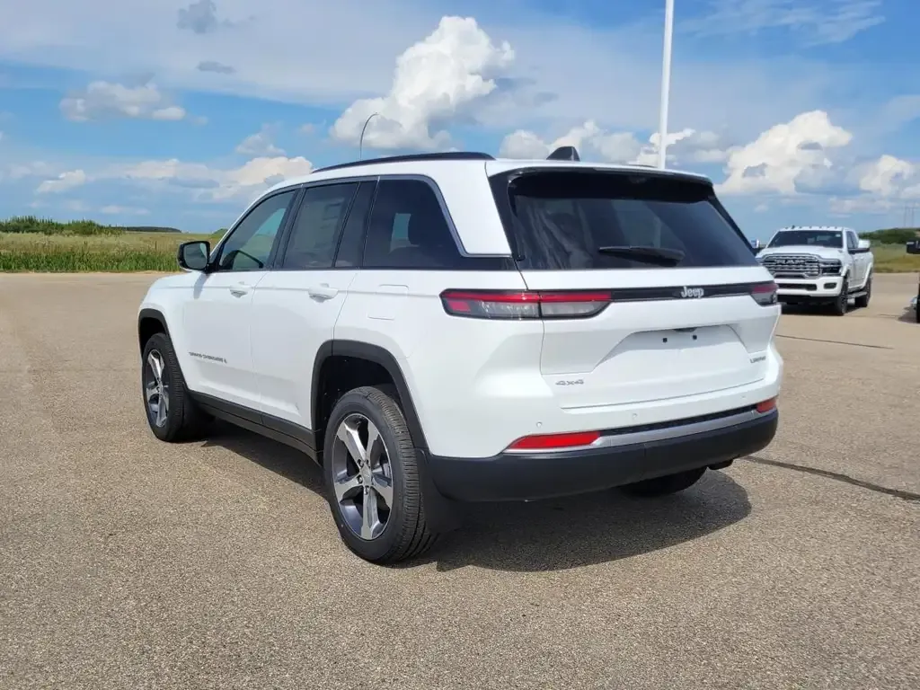 Jeep Grand Cherokee 2026 photo 4