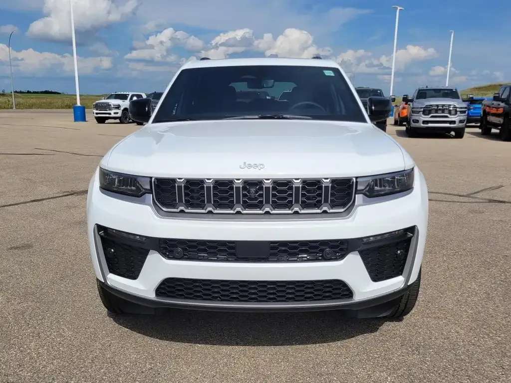 Jeep Grand Cherokee 2026 photo 2