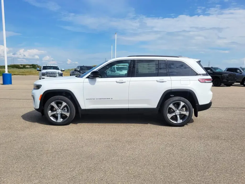 Jeep Grand Cherokee 2026 photo 3