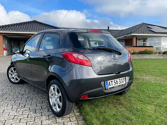 Mazda 2 2013 photo 3