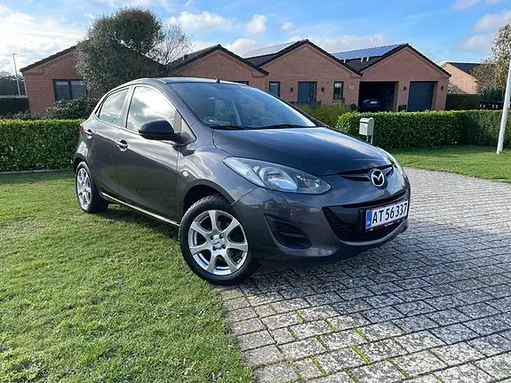 Mazda 2 2013 photo 4