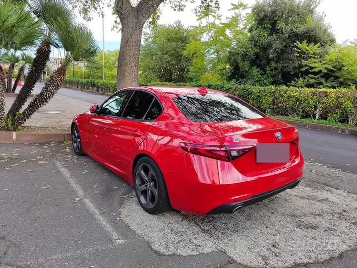 Alfa Romeo Giulia 2017 photo 4