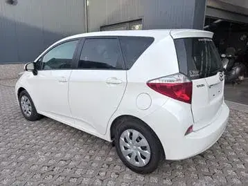 Toyota Verso-S 2011 photo 3