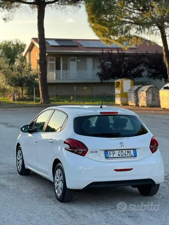 Peugeot 208 2018 photo 4