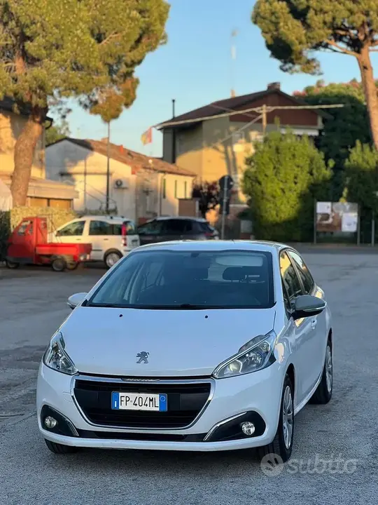 Peugeot 208 2018 photo 2