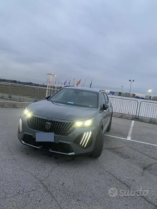 Peugeot 2008 2024 photo 3