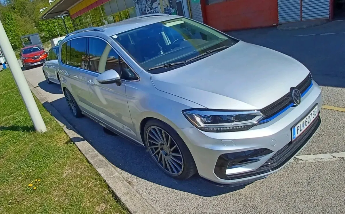 Volkswagen Touran 2016 photo 2