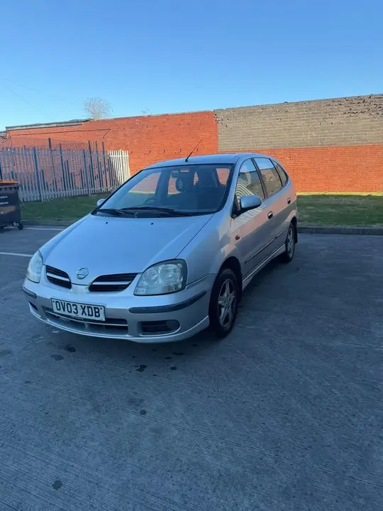 Nissan Almera Tino 2003 photo 3