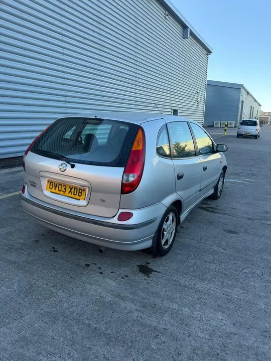 Nissan Almera Tino 2003 photo 2