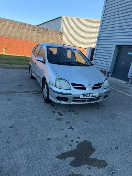 Nissan Almera Tino