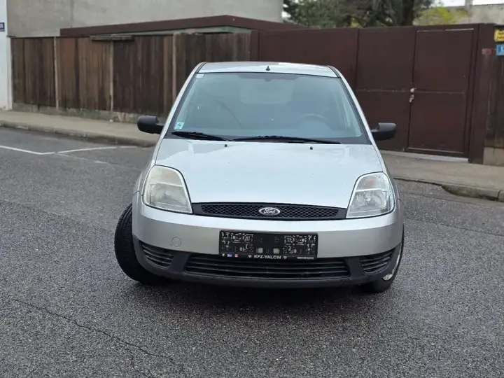 Ford Fiesta 2005 photo 2