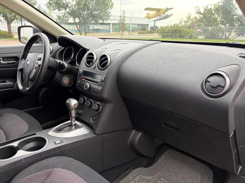 Nissan Rogue 2011 photo 4