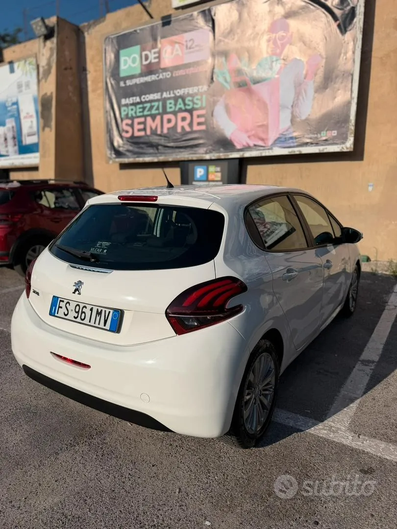 Peugeot 208 2018 photo 4